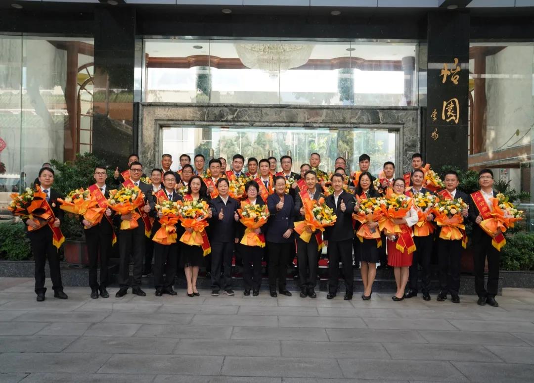 榮譽(yù)| 科達(dá)深加工事業(yè)部研發(fā)試制部榮獲“先進(jìn)集體”稱號