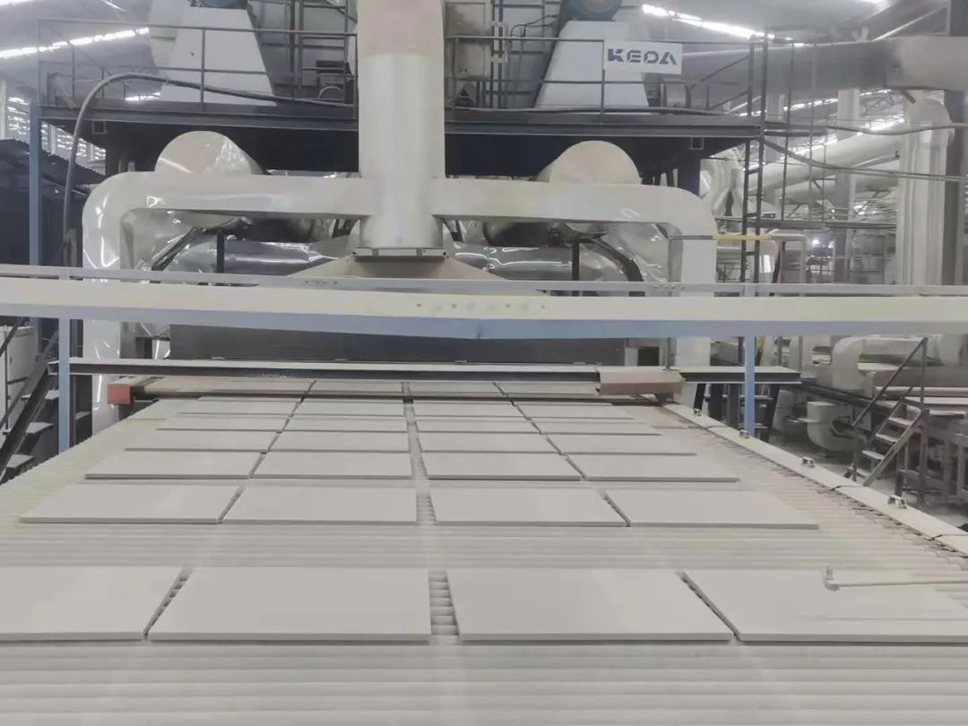 科達(dá)誠(chéng)鑄精品獲高贊，福建華誠(chéng)全新地鋪石生產(chǎn)線順利投產(chǎn)