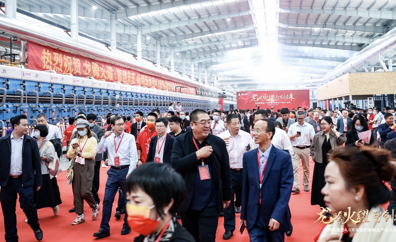 實(shí)力擔(dān)當(dāng) 突破極限｜德力泰"能效標(biāo)桿數(shù)智時(shí)代"雙層巖板窯爐在新明珠震撼啟航！