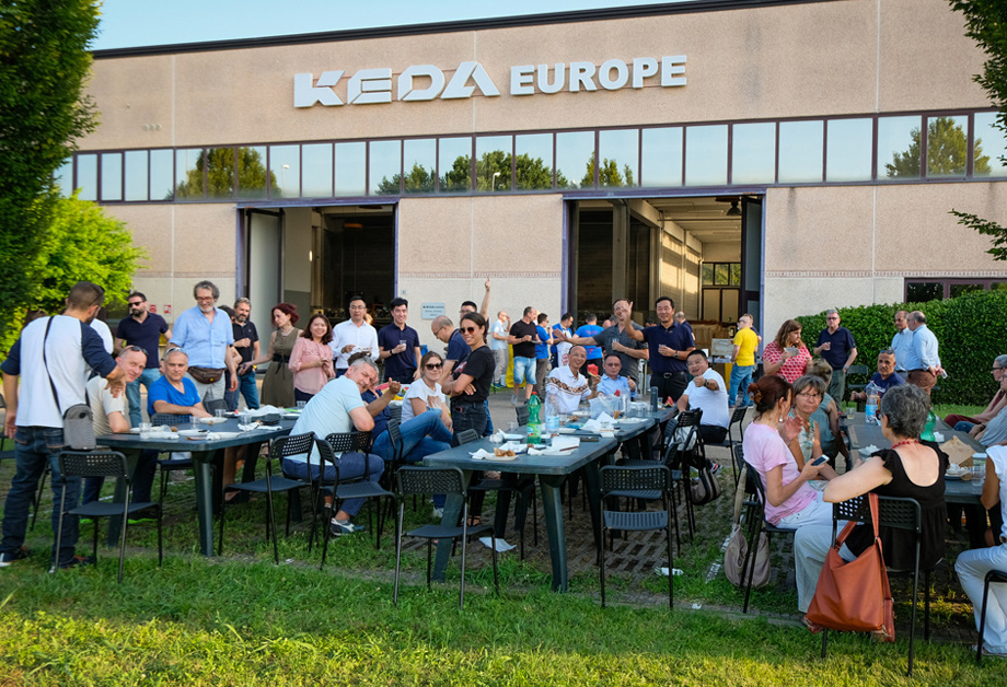 全球化｜唯高公司舉行年度聚餐團(tuán)建，總經(jīng)理?xiàng)顚W(xué)先出席