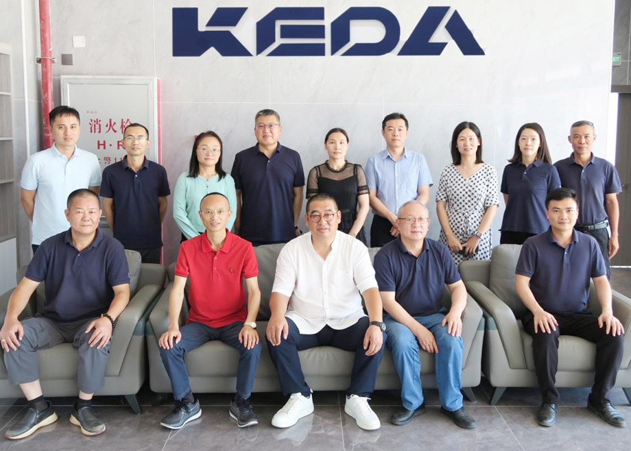 韶關(guān)科達(dá)一期項(xiàng)目投產(chǎn)，科達(dá)制造董事長(zhǎng)邊程一行蒞臨現(xiàn)場(chǎng)視察指導(dǎo)